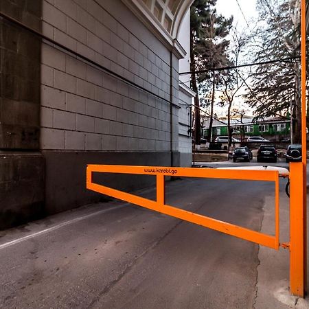 Modern Apartment In Old Тбилиси Экстерьер фото