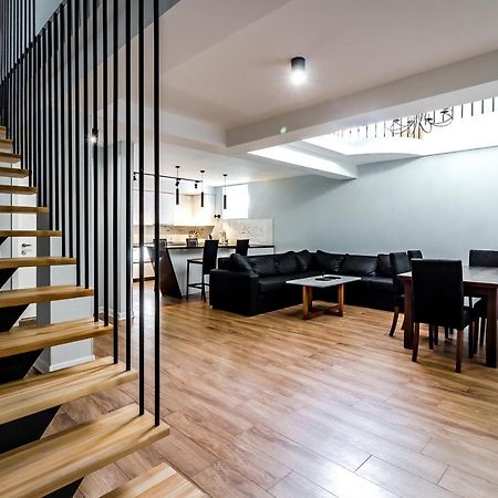 Modern Apartment In Old Тбилиси Экстерьер фото