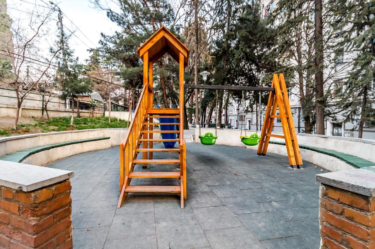 Modern Apartment In Old Тбилиси Экстерьер фото
