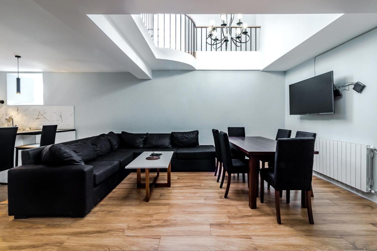 Modern Apartment In Old Тбилиси Экстерьер фото