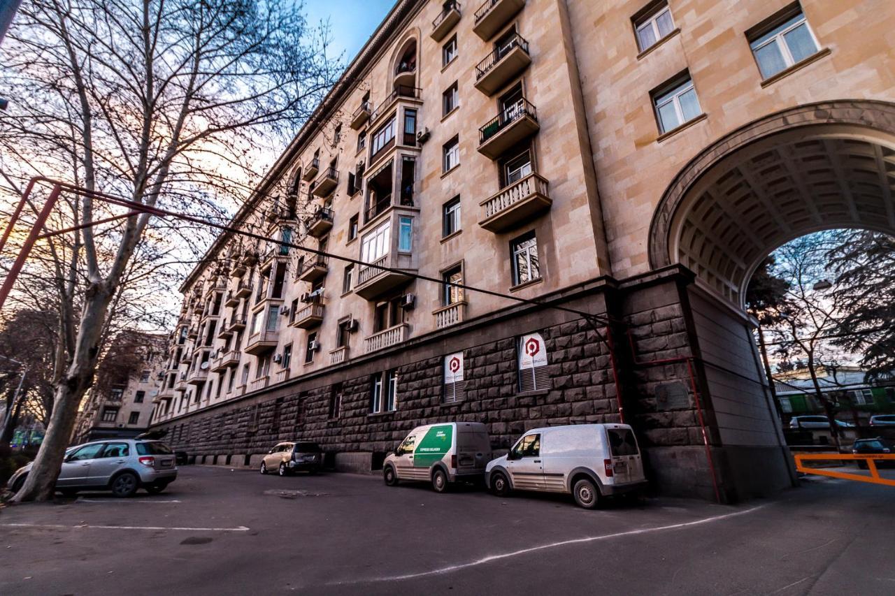 Modern Apartment In Old Тбилиси Экстерьер фото